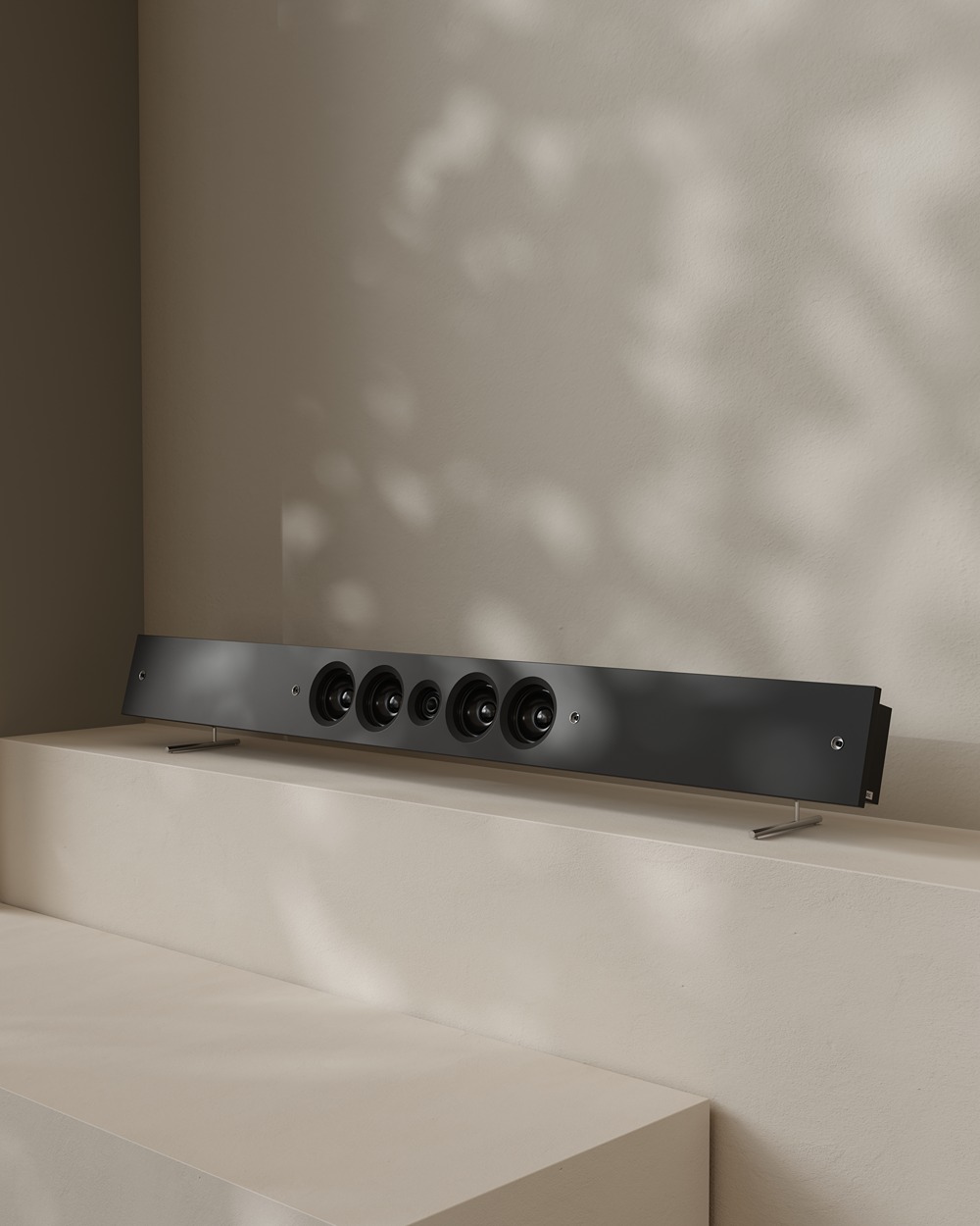 C-4-1_SOFTPACK_STANDING_BLACK_SIZE_1